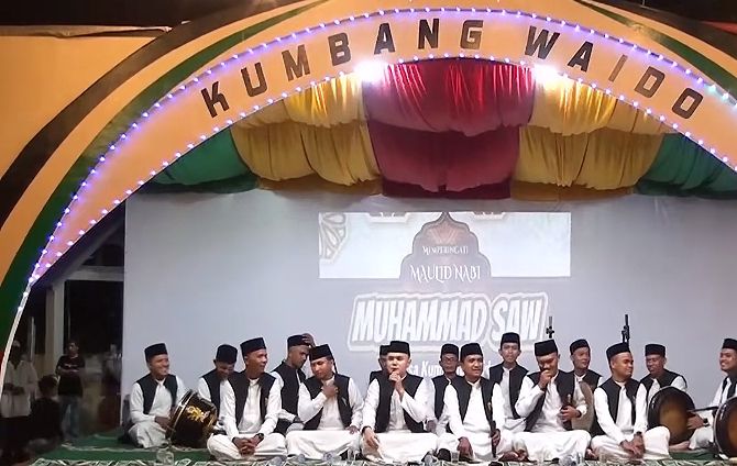 Memperingati maulid Nabi besar Muhammad SAW